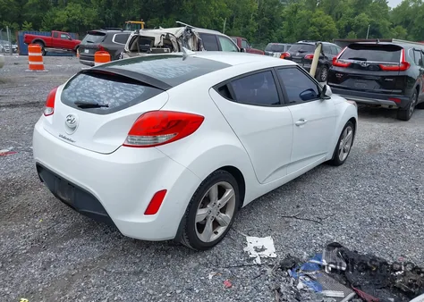 2013 Hyundai Veloster Base W/Black z USA, uszkodzony, nr VIN KMHTC6AD8DU166091